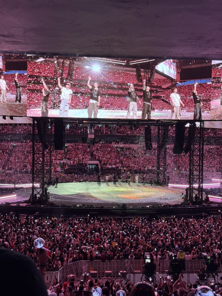 DI0RSM1N's tweet photo. best night ever ever ever 💔 https://t.co/XQwkh75f8I