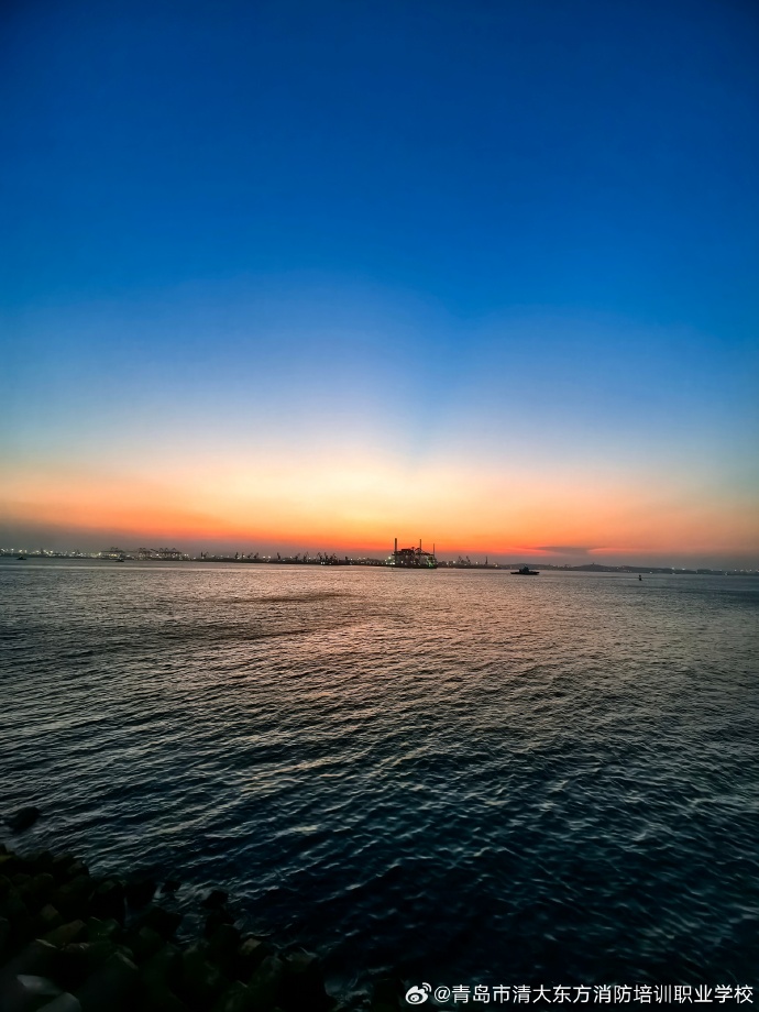 alfhaman's tweet photo. Just wrapped a 3-hour coastal hike, salty air in my hair and sunset painting the sky orange—best mid-week reset ever! https://t.co/5CBvzV7UCw