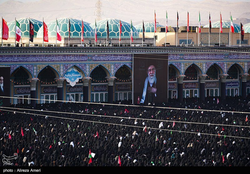 Mahlla93's tweet photo. شکوه حضور مردم، تصویری ماندگار از همدلی ساخت.

#باید_برخاست #قائد_امت https://t.co/YXMjDJsL1L