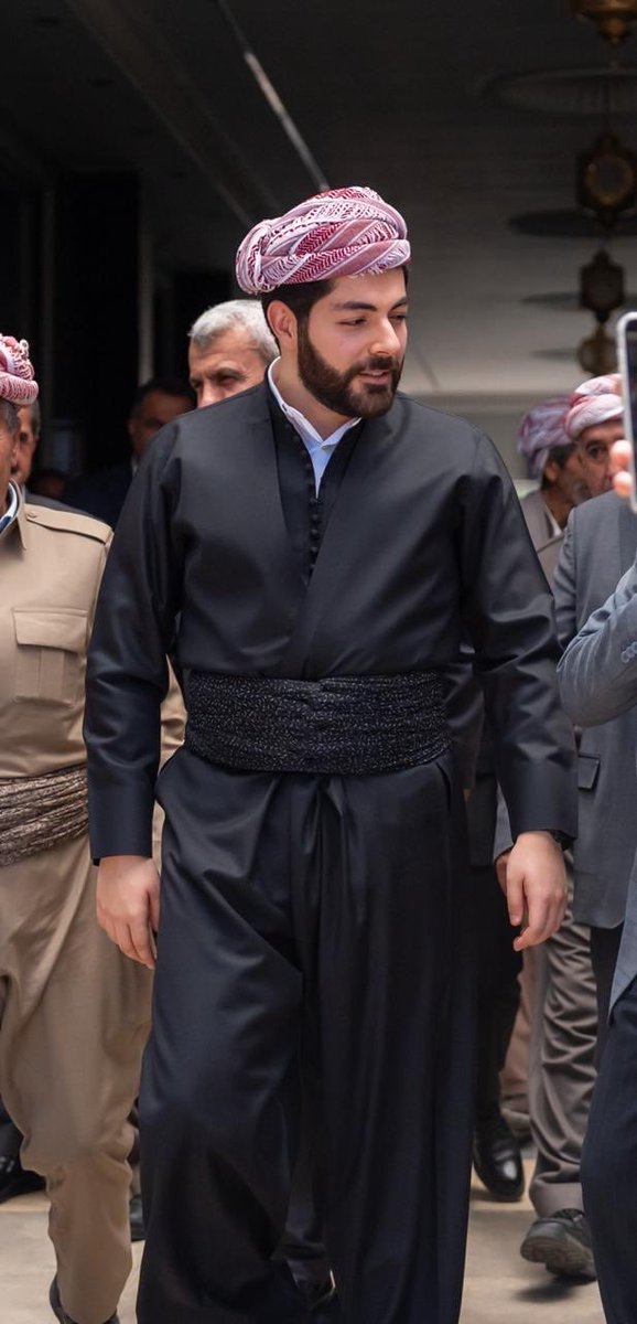 Hunardolamari's tweet photo. ئەمڕۆ سێشەممە، ٧ی تەممووزی ٢٠٢٦، بەڕێزان فەرماندە (ڕەوان ادریس بارزانی)و بەرێز (ادریس نێچیرڤان بارزانی) لە پیرمام بەشدارییان ل�� پرسەی خوالێخۆشبوو (کازم مستەفا شێخۆمەر شانەدەری) کرد. https://t.co/so3v7YSp6W