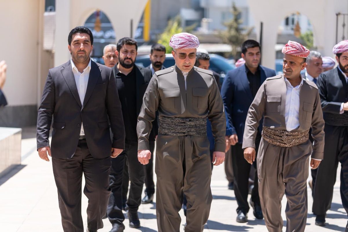 Hunardolamari's tweet photo. ئەمڕۆ سێشەممە، ٧ی تەممووزی ٢٠٢٦، بەڕێزان فەرماندە (ڕەوان ادریس بارزانی)و بەرێز (ادریس نێچیرڤان بارزانی) لە پیرمام بەشدارییان ل�� پرسەی خوالێخۆشبوو (کازم مستەفا شێخۆمەر شانەدەری) کرد. https://t.co/so3v7YSp6W