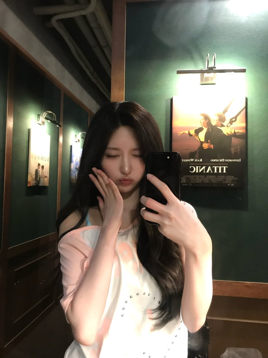 ivepics_'s tweet photo. gaeul instagram update https://t.co/ZdziRgTIA9
