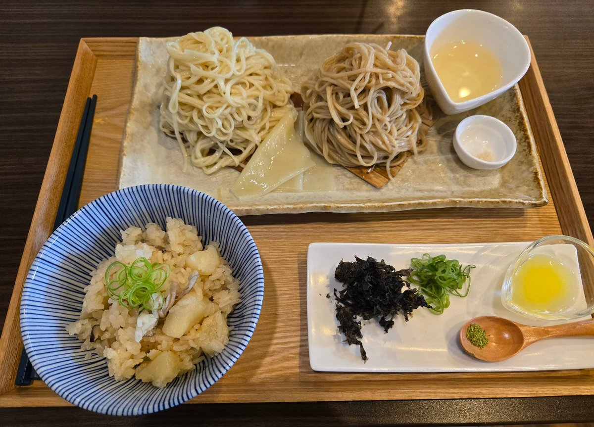 dark_hound_'s tweet photo. ずっと行きたかった麦一粒さんにやっと行けました
自分は初訪時はだいたいその店の定番メニューを頼むのですが夏季限定でつけ麺があったのでそちらを注文
店員さんの接客は素晴らしくすごく感じが良かったです
今は塩つけ麺との事ですごくあっさりで上品な味
自分には少し薄味でしたが美味しかった😊 https://t.co/OsX6mxBUEx