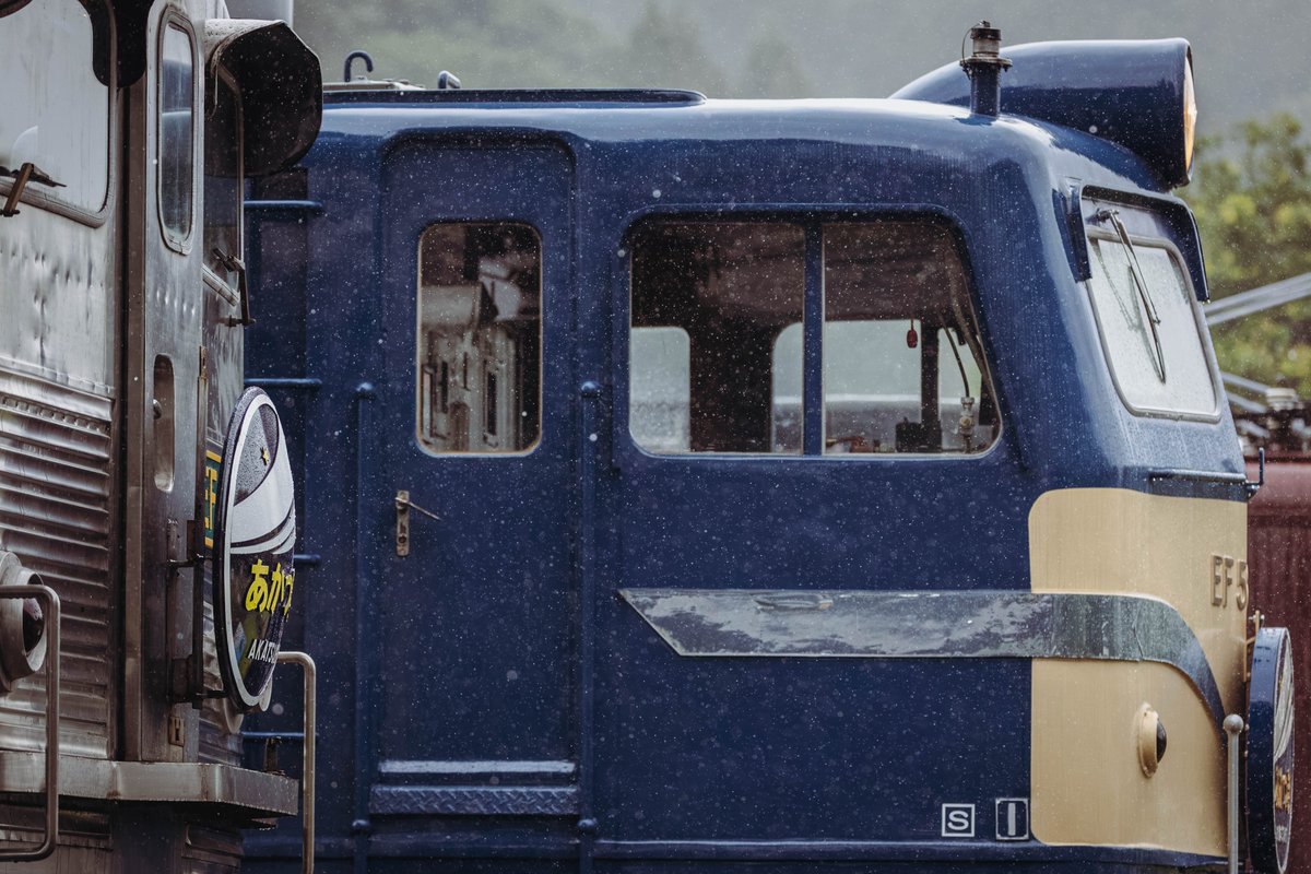 masterisland_dl's tweet photo. EF58に逢いに来た 2026 Pt.11:碓氷峠鉄道文化むら:鬱陶しい雨中も撮れば楽し。

映らない雨は愉快ではありませんが、どうせなら徹底的に叩きつけて欲しいもんです。とはいえ看制作者の方々は気が気では...だったかもしれません。

主催者および関係各位の皆様、この日もどうもありがとうございました。 https://t.co/O2T8Ak8Dsl