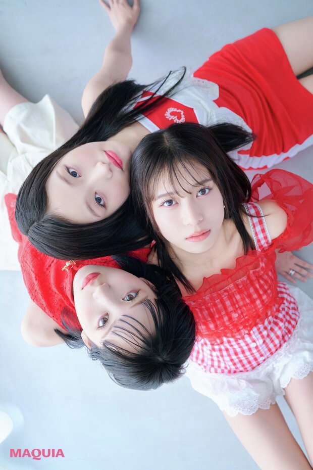 maquia_magazine's tweet photo. Juice＝Juiceの３人にインタビュー🔥✨
グループで叶えたい「マジでっかい夢」は？

#井上玲音 さん、#江端妃咲 さん、#遠藤彩加里 さんがマキアに登場！

新作EPに収録されている楽曲のお気に入りポイント、ぴあアリーナMM公演の振り返り、これから向かっていく未来のことなどをお伺いしました💫

🔗詳しくはこちら
https://t.co/W58rc4spPM

@JuiceJuice_uf #juicejuice
