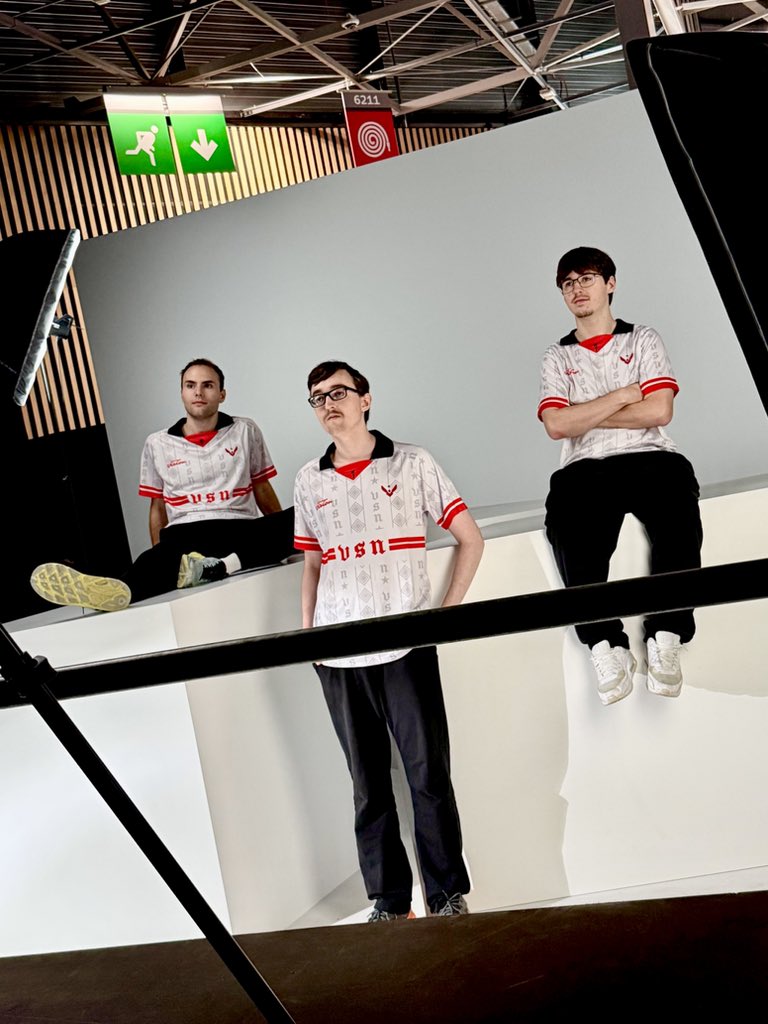 VisionEsportggs's tweet photo. The calm before the storm ⛈️ 

خلكم قريبين، اليوم يوم الثعالب 🦊

#EWC26 | #AlwaysVision https://t.co/quA938cDbM