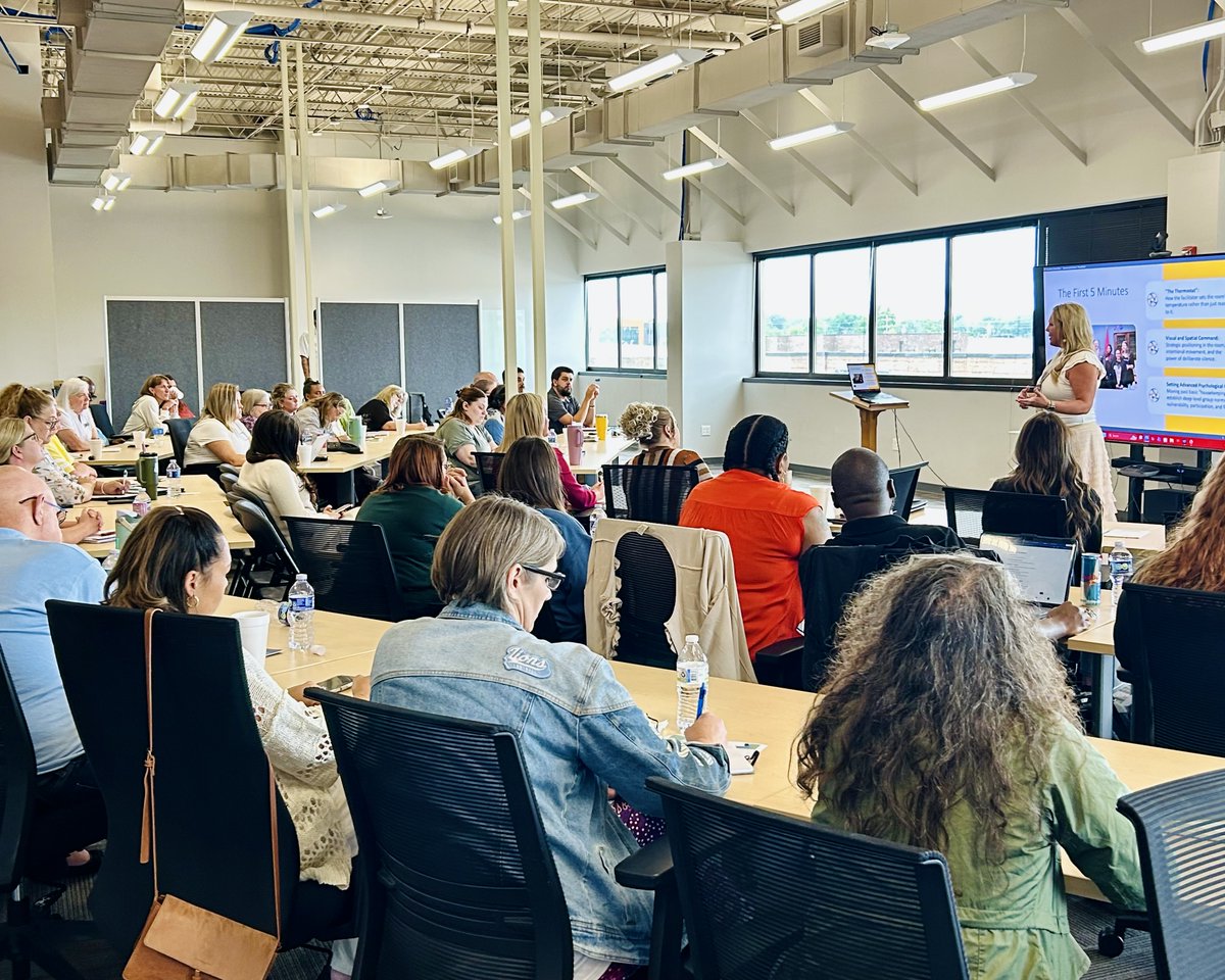 TnPrevention's tweet photo. Great turnout for our training on public speaking and advanced audience management for coalitions! Thank you for your wonderful questions and eagerness, and special thanks to Donna Taylor for providing her expertise alongside PAT CEO Stephanie Strutner. https://t.co/DYdQ9UfI2Z