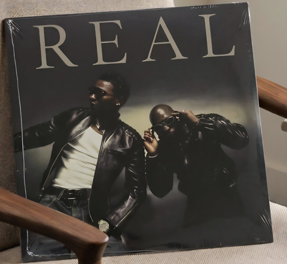 Elozino__'s tweet photo. REAL EP vinyl CD well received 👍 https://t.co/lIrKiG1g5L