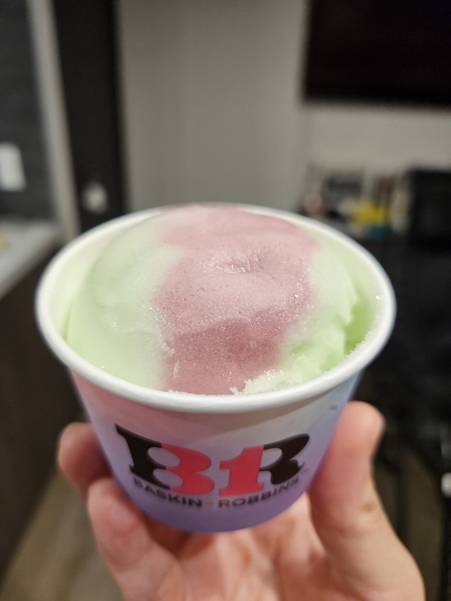 zekkyou_machine's tweet photo. 【#絶叫31生活】18日目
マスカットバスケット

マスカットと赤ブドウの爽やかな甘さがとっても美味💕💕💕
コレはリピートしたいかもォ✨ https://t.co/448iGLck2B