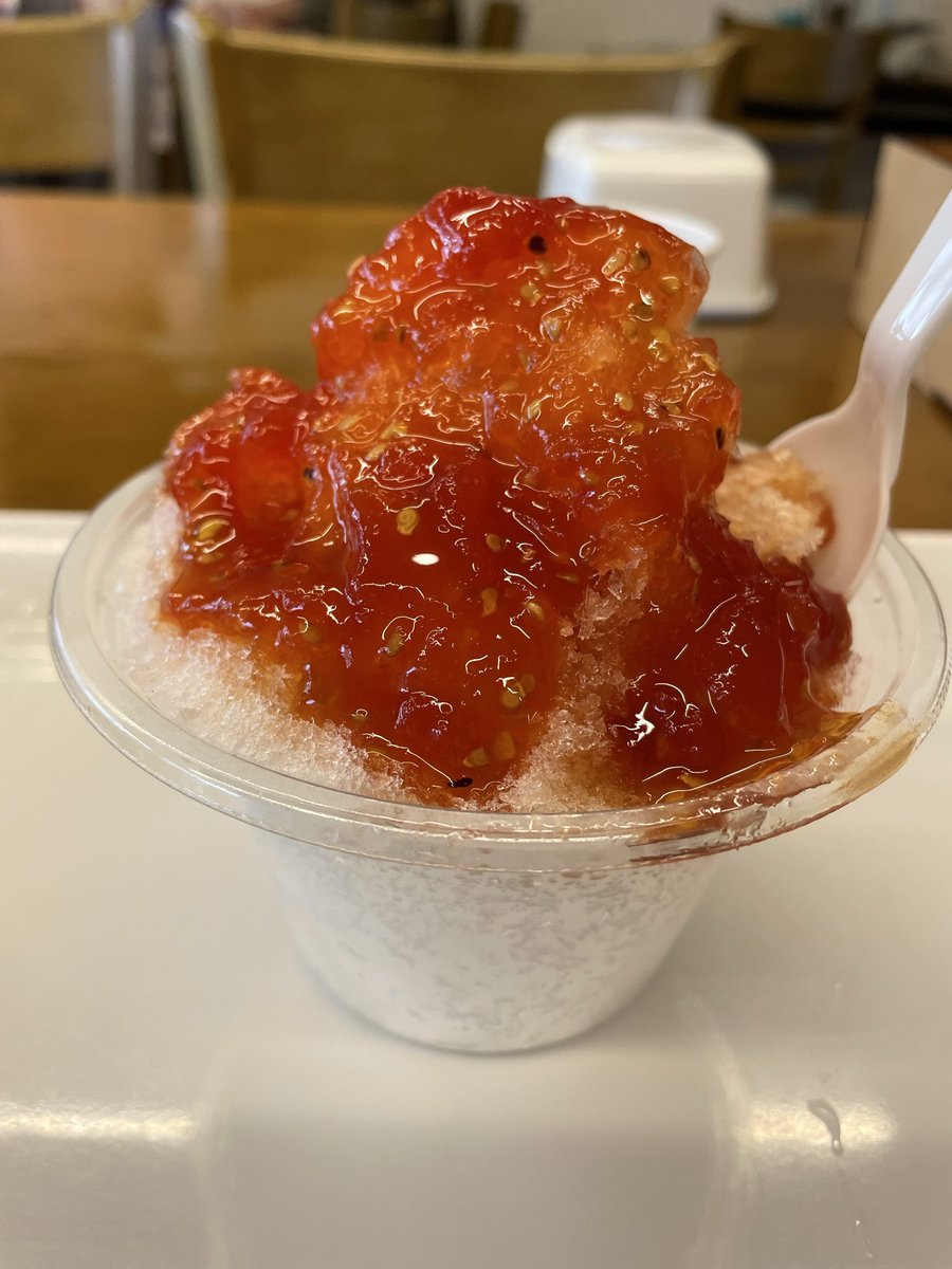 spshimamasa's tweet photo. 今年も始まった「さかわかき氷街道」
トマトのかき氷って珍しいので、「生トマトかき氷」を注文🍧
甘じょっぱくって、なかなか斬新なお味でした❗️
もちろん美味しかったです♪
#さかわかき氷街道
#spulseかき氷部 https://t.co/JIgU4DUWgs
