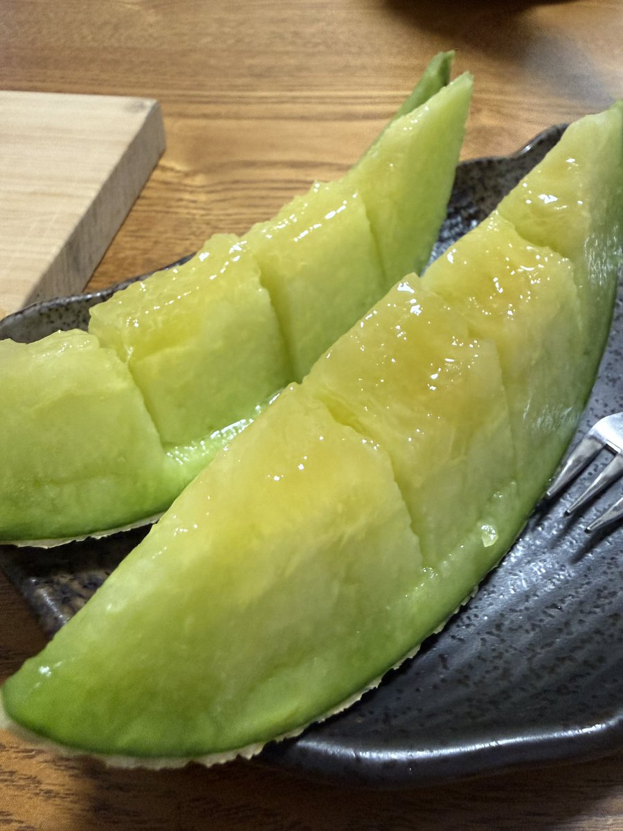 2step_nabe0918's tweet photo. 実家からの贈り物🍈
めっちゃ甘くて美味ひーー🤤 https://t.co/YSWVVwcxwu