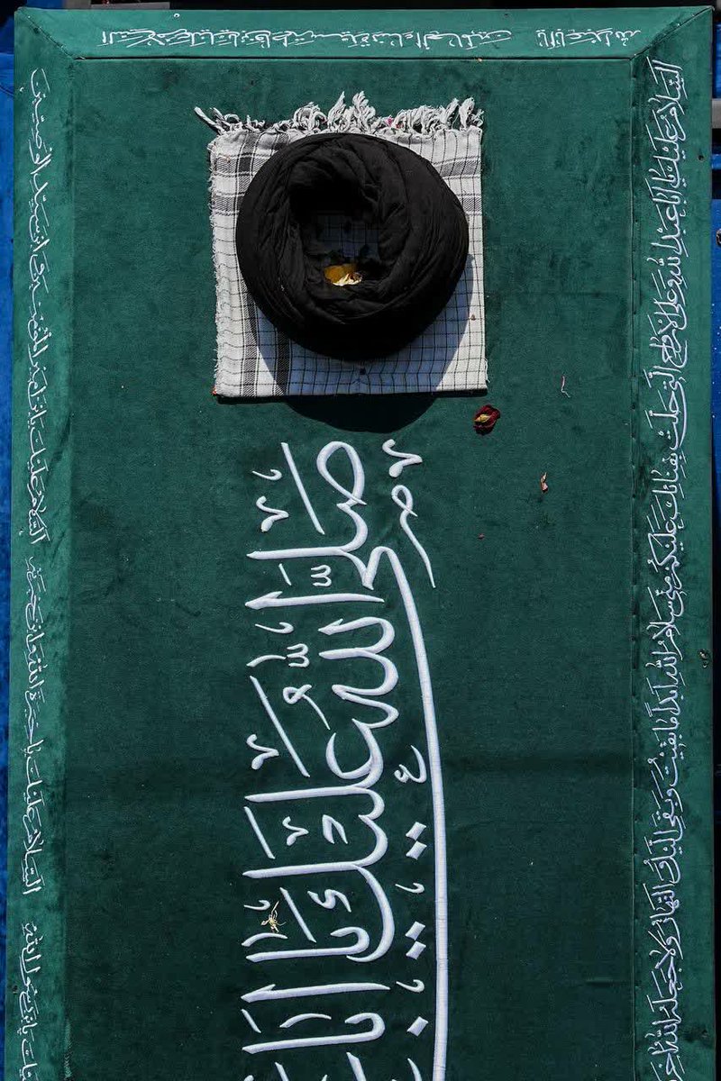 Skazemi61's tweet photo. 🔺عمامه مشکی‌ات ماندگار شد ای آقای شهید ایران...

🔹تصویری از عمامه مشکی رهبر شهید بر روی تابوت در مراسم تشییع دیروز در پایتخت.
#باید_برخاست
#روایت_بدرقه
#هر_روایت_یک_سند
#داغ_فرمانده https://t.co/OuCkzW7V0t