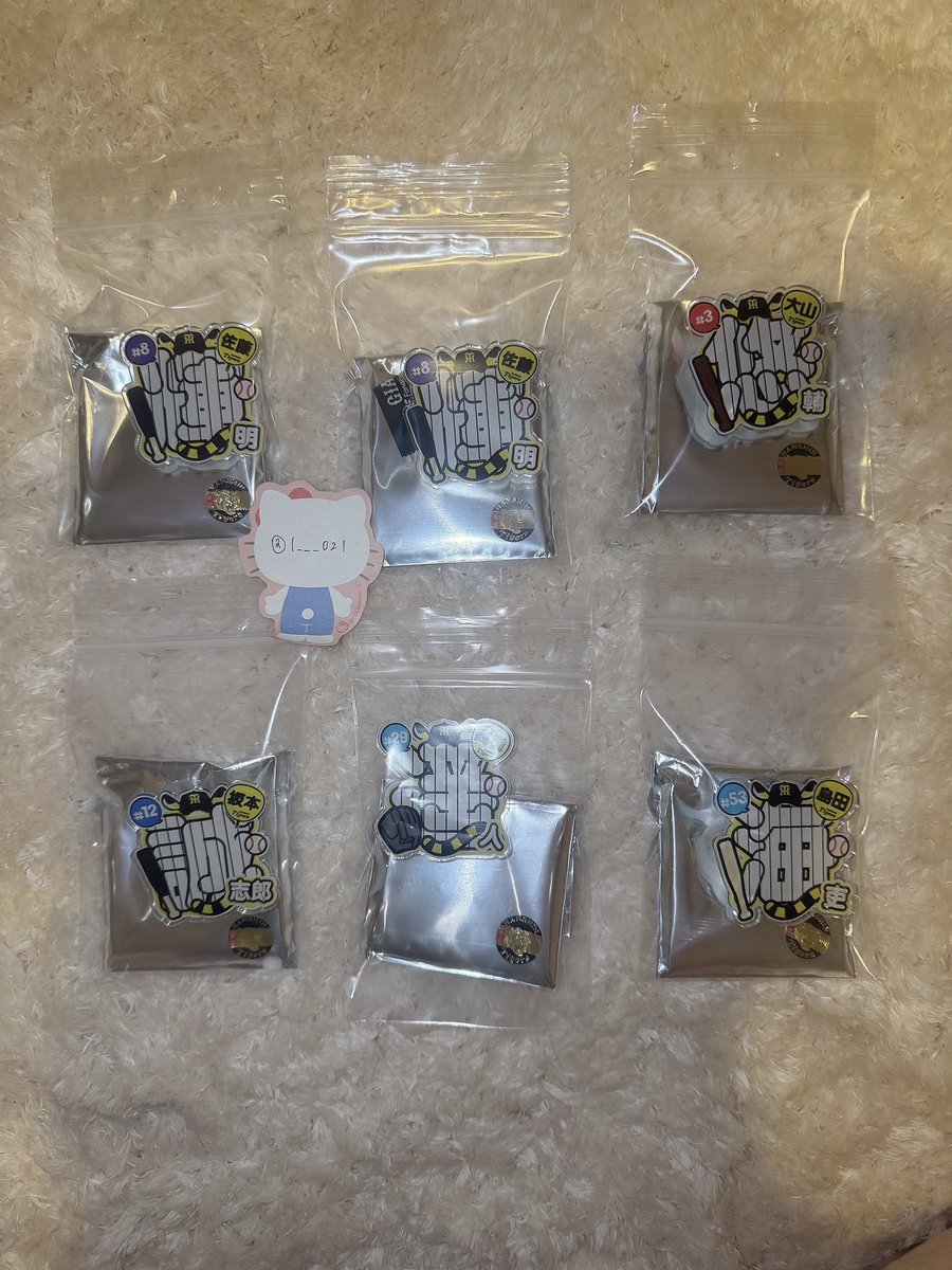 I___021's tweet photo. 阪神タイガース　　交換
シークレット　アクリルネームバッジ

【譲】8佐藤輝✖️2、3大山、12坂本、29高橋、53島田

【求】1森下

7/11 甲子園手渡し、郵送可
森下との交換決まり次第定価で譲ります🙇 https://t.co/mFYFAZn1tF
