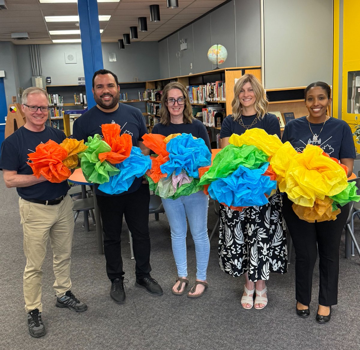 ONFE_ROPE's tweet photo. For more than 20 years, BLG Law volunteers have supported students learning to read at Ottawa's @qepsottawa and at the end of the year, with the help of their teachers, each student receives a book chosen just for them. Thank you, BLG! @ocdsb https://t.co/Ztix4PzwB1