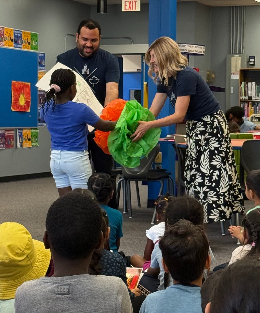 ONFE_ROPE's tweet photo. For more than 20 years, BLG Law volunteers have supported students learning to read at Ottawa's @qepsottawa and at the end of the year, with the help of their teachers, each student receives a book chosen just for them. Thank you, BLG! @ocdsb https://t.co/Ztix4PzwB1
