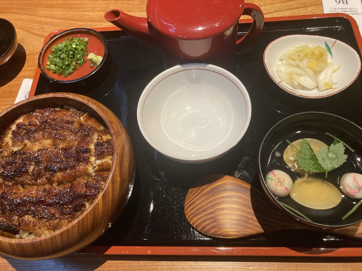 yanchoco_jp's tweet photo. 夜ごはんは奮発して鰻！
美味し😋 https://t.co/FQwz5Jl9FE
