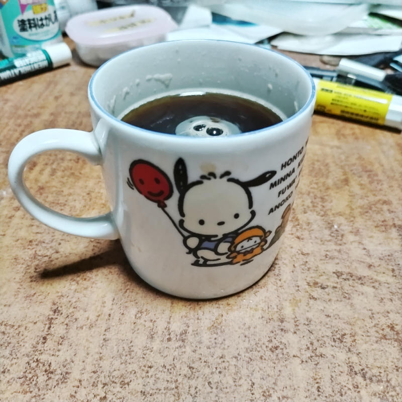 rizaadou's tweet photo. 【ワンちゃんのコップで頂く】
食後のコーヒー
カルガモ隊終わってしまったので、向こうの部屋で飲もう https://t.co/ZP5BMAHMSt