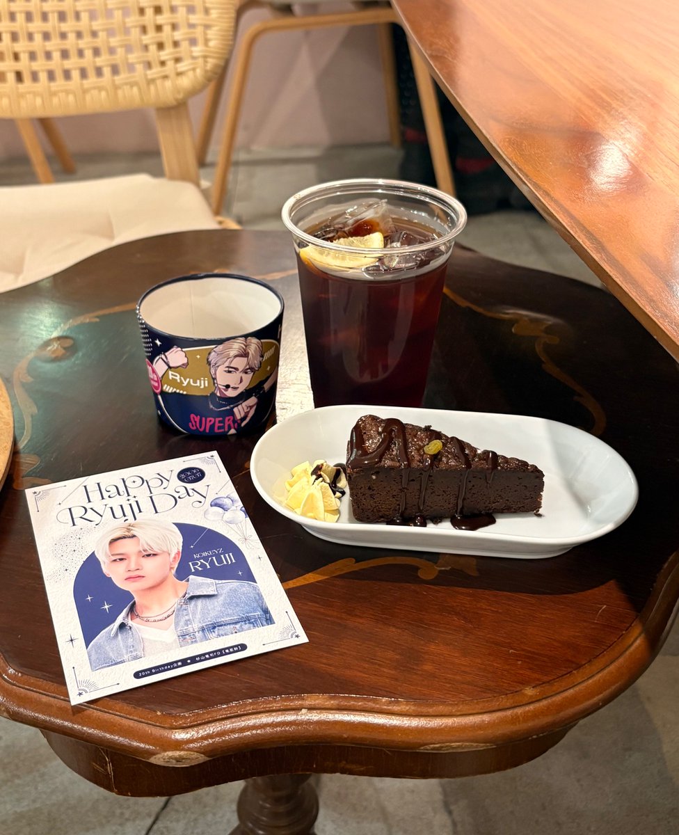 cma___r's tweet photo. しごおわ猛ダッシュで初めてのセンイルカフェ☕️

20歳のお誕生日おめでとう🎉
竜司にとって笑顔溢れる特別な1年になりますように★彡

#祝20歳_七夕に輝く竜司
#HappyRyujiDay
#RYUJI
#杉山竜司
#KO1KEYZ https://t.co/UV34HH26YW