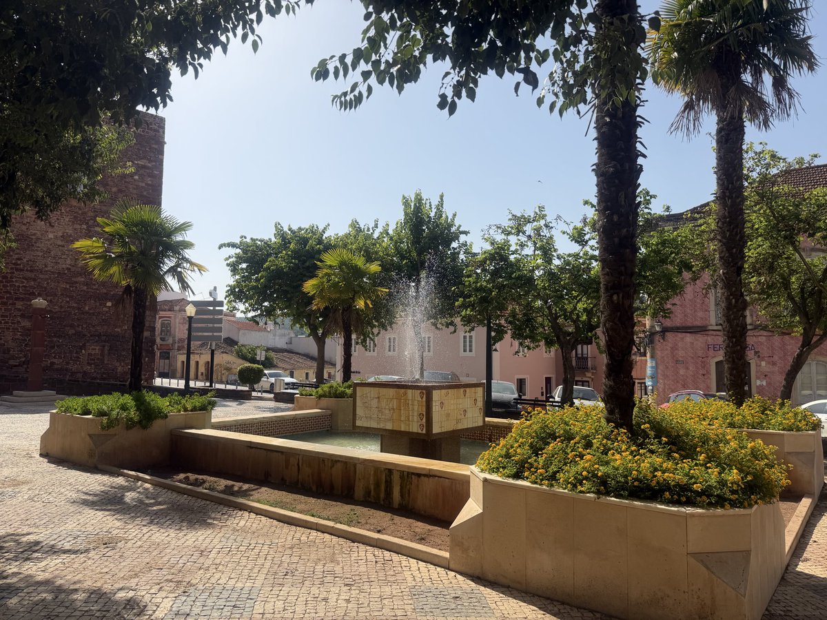DawnThomas2311's tweet photo. Day out to #Silves
Lovely little town, cobbled streets & a castle. Tad too warm @36C 🥵
#DawnMakesBakesAndRuns
#LincsConnect https://t.co/zatvMd9LFv
