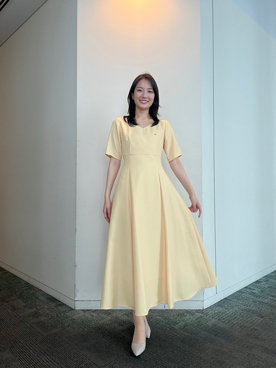 yui_watanabe_1's tweet photo. 先週木曜日は、珍しく黄色の衣装でした🍋
明日からも暑い日が続きます。
しっかり休息もとりながら、頑張りましょう😌🌳
#TAHA #grosse #ZIP https://t.co/ASC1jMgpNE