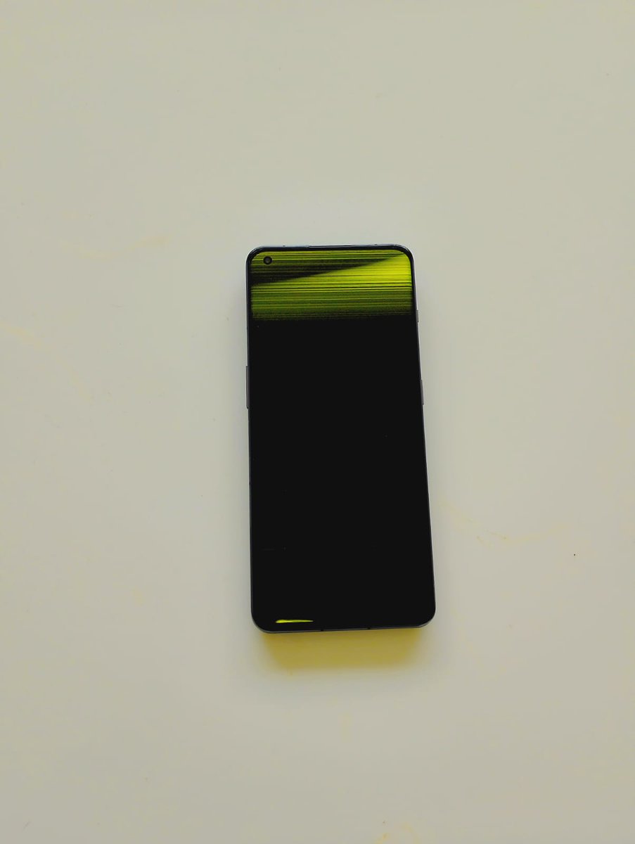 SunilAhya's tweet photo. @OnePlus_IN @oneplus @OnePlus_Support  OnePlus 11 has developed display fault. There is no physical damage to the screen (photos atchd), yet green horizontal lines appear at the top and the display now won't wake at all. Touch digitizer works completely  and is visible on pad2. https://t.co/xhPRI2AMAh