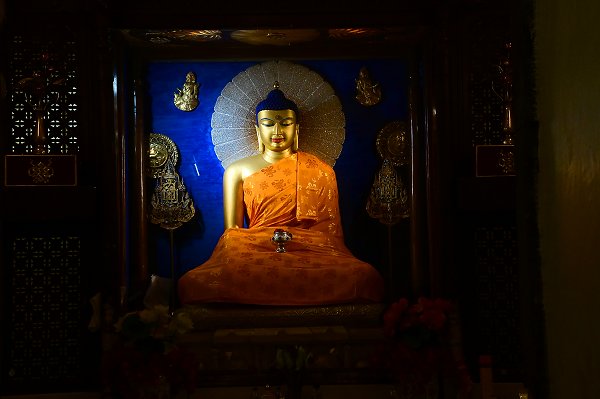 AestheticInspp's tweet photo. Night view Mahabodhi Temple 
Bodhgaya Bihar. India ✨ https://t.co/VSWF7m1Bg5