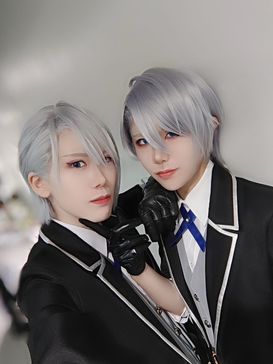 060503020205cos's tweet photo. なつさんとツーショ！
衣装ウィッグ押し付けてやってもらいました！ありがとうございました❣️
ちょぎとちょぎでにゃんをサンドするはずが二振りでにゃんの後ろ歩いて付き人ちょぎ×2になってたのおもろでした🤣 https://t.co/bu6jysapgK