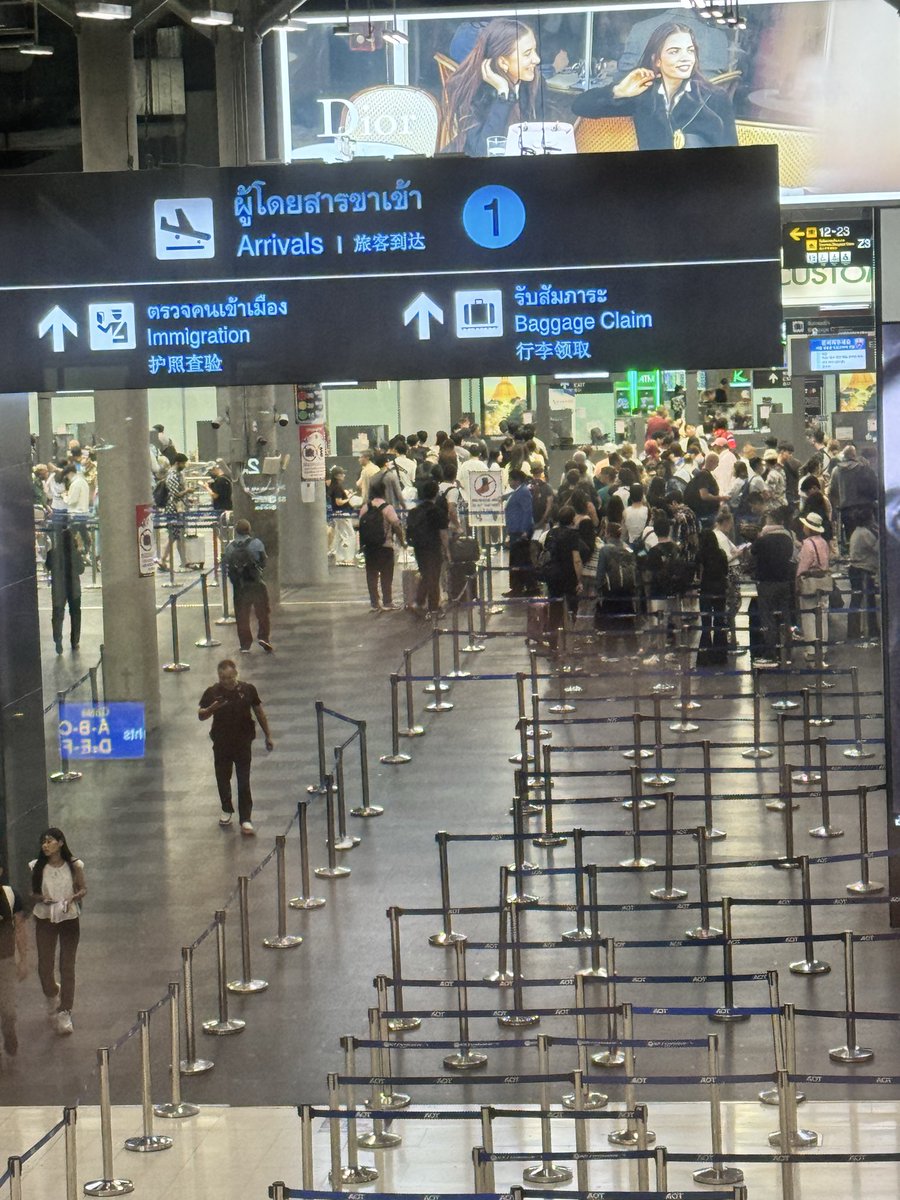 CHIRO31564415's tweet photo. スワンナプーム国際空港

7月7日
タイ時間
19時15分

イミグレーション https://t.co/sIW752xaqm