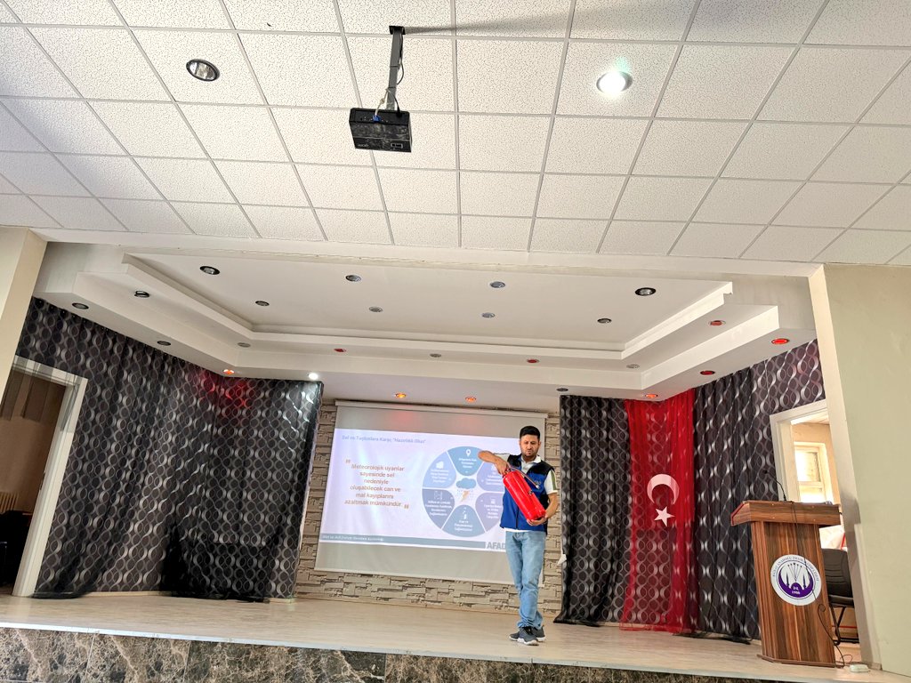 afadkastamonu's tweet photo. 📍 Farkındalık Eğitimleri kapsamında Daday ilçesinde görevli kamu personellerine

➡️ Afet Farkındalık
➡️ Yangın Farkındalık 
➡️ Yangın Söndürme Uygulaması eğitimi verildi.

@AFADBaskanlik 
@kastamonuvalilk https://t.co/pnz6VCbBo2
