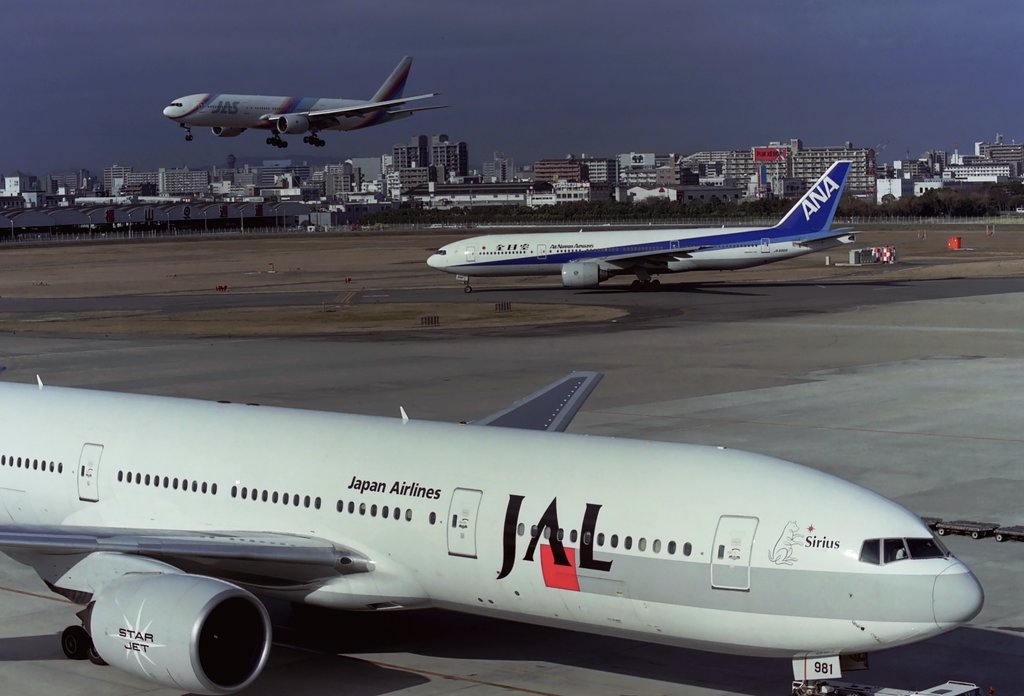 MARCH_D7500's tweet photo. #JALみんなのベストショット
BOEING777
他社機も含みますが、撮影時国内大手3社のB777型機を1枚に収めた1枚 https://t.co/c7yY1A40aX