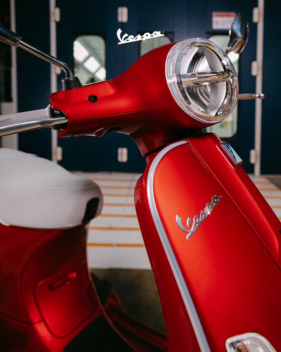 Vespa_IND's tweet photo. A pop of red, full of passion. ❤️

#Vespa #VespaIndonesia #VespaLX #VespaGenV https://t.co/ZYor6L21n6