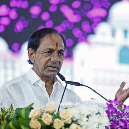 kondavishal92's tweet photo. మన్మడికి స్వల్ప గాయం అవ్వడంతో ఫార్మ్ హౌస్ నుండి ఏఐజీ ఆసుపత్రి వరకు వచ్చిన మీరు

మీరు సీఎం గా ఉన్నపుడు కొండగట్టులో బస్సు ప్రమాదం లో 57 మంది చనిపోతే వాళ్ళ మొహం చూడడానికి కూడా అప్పటి మీ గడి దాటి బయటకు కూడా రాలేదు కదా దొర 🙏 ఈ ఒక్క ఉదాహరణ సరిపోదా తెలంగాణా ప్రజల మీద మీ ప్రేమ ఏపాటిదో https://t.co/1kc8vSYTKi