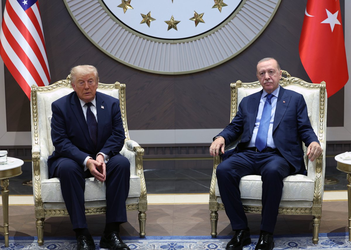 RTEdijital's tweet photo. Cumhurbaşkanımız @RTErdogan, ABD Başkanı Donald Trump'ı Ankara Havalimanında karşıladı. https://t.co/4YgPldu1L1