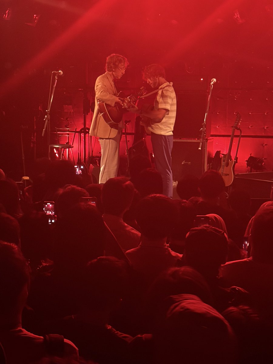 awajimoon41's tweet photo. KINGS OF CONVENIENCE@梅田クラブクアトロ

最&amp;高！
世界で一番美しい音楽！
しかも後半バンドセットでノリノリ！
生涯ベスト級に感動したライブでした！ https://t.co/hiew8RK8t9