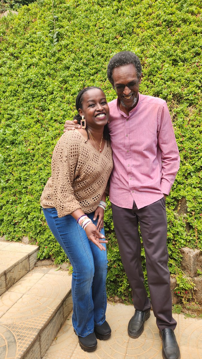 ikigatanyakazi's tweet photo. Mais quel plaisir de revoir et puis échanger avec mon très grand frère @alphonseru93590 !
Bien sûr nous avons parlé d'aliénation et de l'umuti. Que tes enseignements guident le Burundi de demain 🙏🏾 https://t.co/H4WJU9fZD4