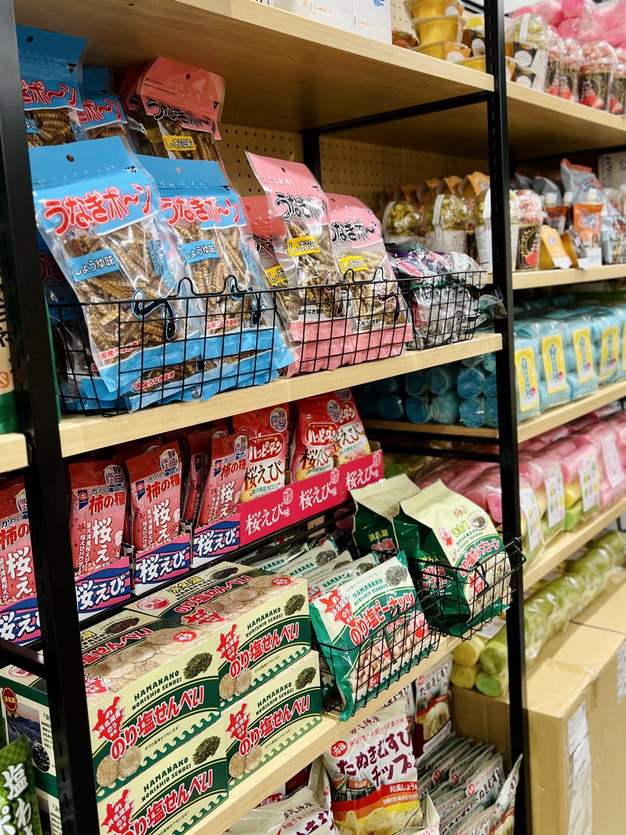 MIT_kitteosaka's tweet photo. だんだんとお店が出来てきています✨✨
食べちゃいそうなパッケージのお線香やキャンドルなど、雑貨もいろいろございます！
#うなぎボーン のお取り扱いもございます😆
#ＫＩＴＴＥ大阪 #メイドイントーカイ #新店 #7月10日オープン https://t.co/3JcHK2E5HX