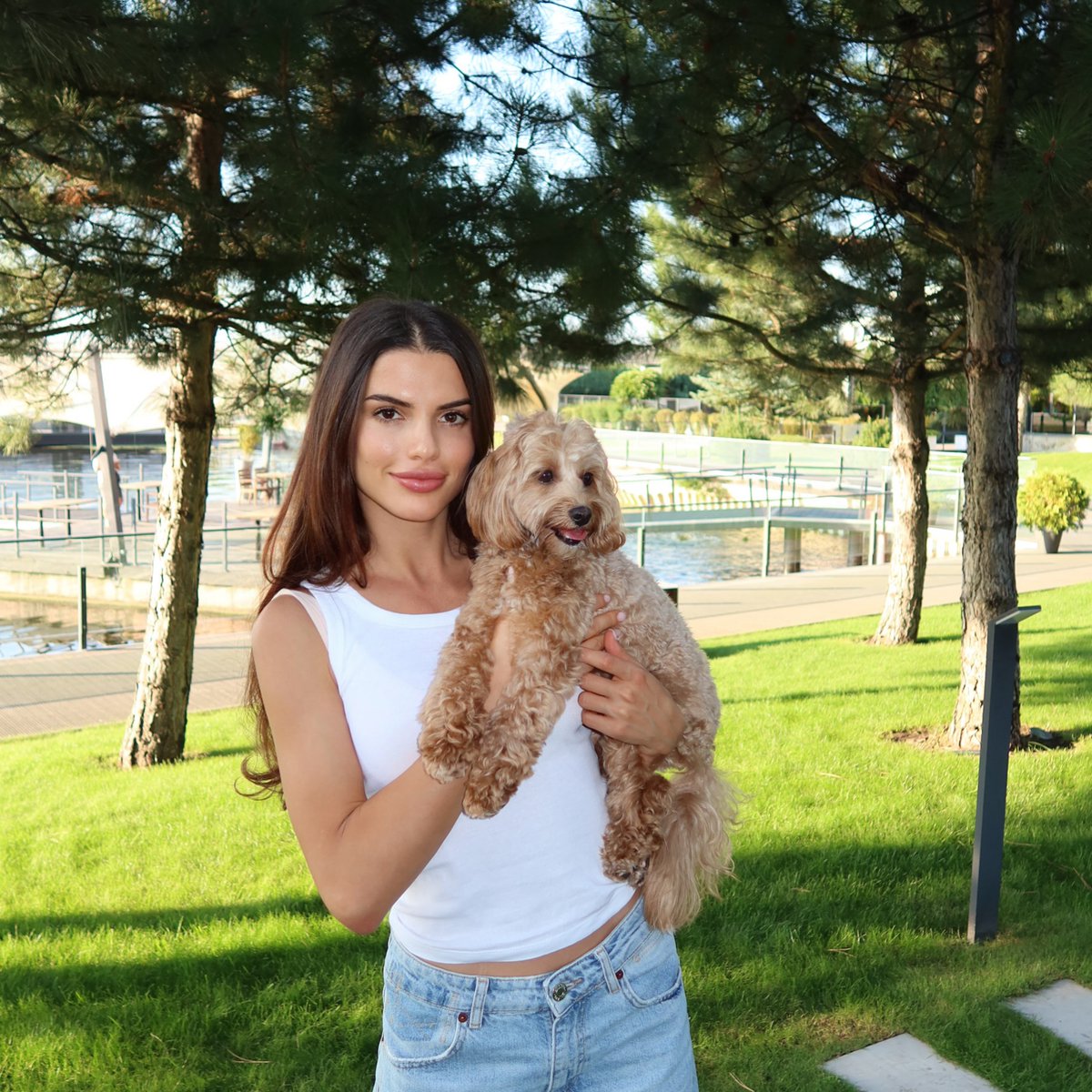 chatissa_95's tweet photo. A leisurely afternoon taking a walk in the park with my pet https://t.co/Wfoo8Gk4rl
