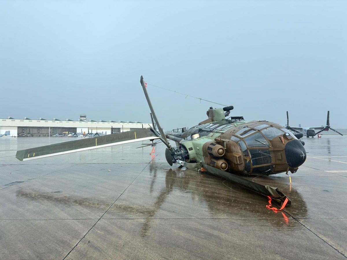 GeneralDavila's tweet photo. ¿Quien en @Defensagob explica lo que ha pasado con nuestros helicópteros Cougar y Tigre en New York? ¿Un tifón? ¿Un descuido? https://t.co/7OpvJEPZKy