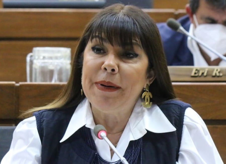 AngrySkyKitten's tweet photo. Seriously this isn't a face that even a mother would love, maybe I should cut her some slack. Must suck to not know love in any way, shape or form and to have a head bigger than the ISS. 

Massive cunt. https://t.co/gOjFIUheD5