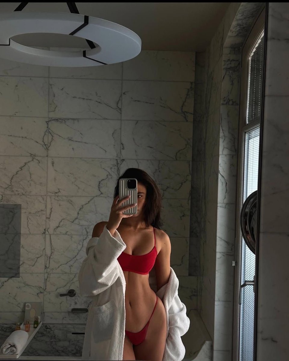 _zeldara_'s tweet photo. My dream body! https://t.co/KntYFlBfRc