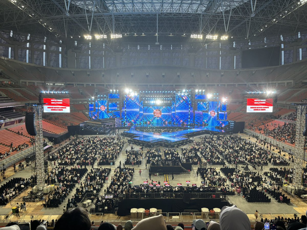 chenlesbridge's tweet photo. pov tier 2 with both layout
• kiri -> gda (vertikal) 
• kanan -> tds 3 (horizontal)

soalnya jujur seatplannya agak gda dah tengahnya kapa panjang bgt gitu(?) https://t.co/crl1IyEy0S