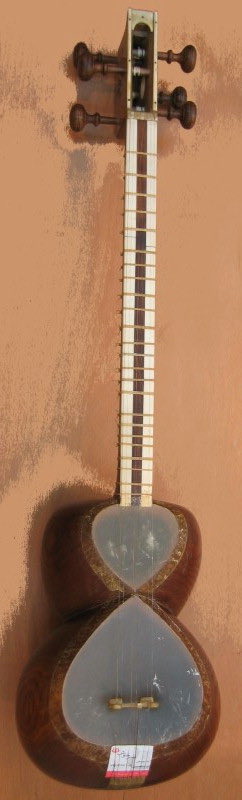 ChaiParu00's tweet photo. @ongakudousyoten サントゥールは打弦楽器ですね。
ギターのような弦楽器に「タール」と呼ばれるものがあり、タールの弦が三本の場合は「セタール」と呼びます。
「シタール」はインド由来の楽器なので別物ですね。 https://t.co/QCWLMMqruo