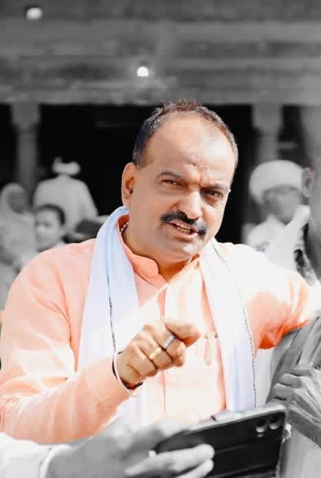 jp_vashishth's tweet photo. केकड़ी विधायक श्री शत्रुघ्न गौतम जी को जन्मदिन की हार्दिक बधाई एवं शुभकामनाएँ।

ईश्वर से आपके उत्तम स्वास्थ्य एवं दीर्घायु जीवन की कामना करता हूं।
@ShatrughanMLA https://t.co/qi3Fv815Pq
