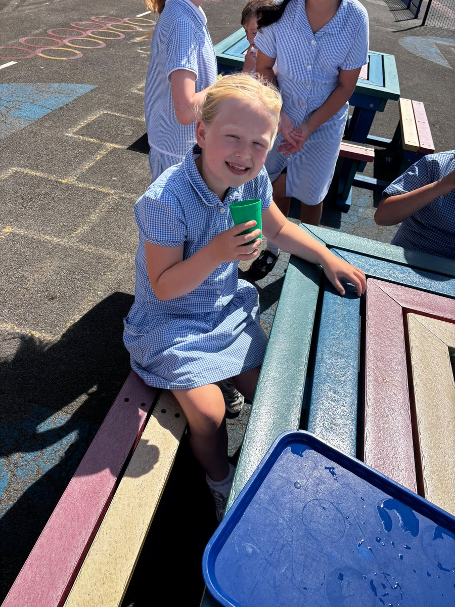 WestvalePrimary's tweet photo. Hot chocolate rewards for children who have been superb in class. Fantastic everyone! #schoolrules #rolemodels #proud https://t.co/EUrUGQePZX