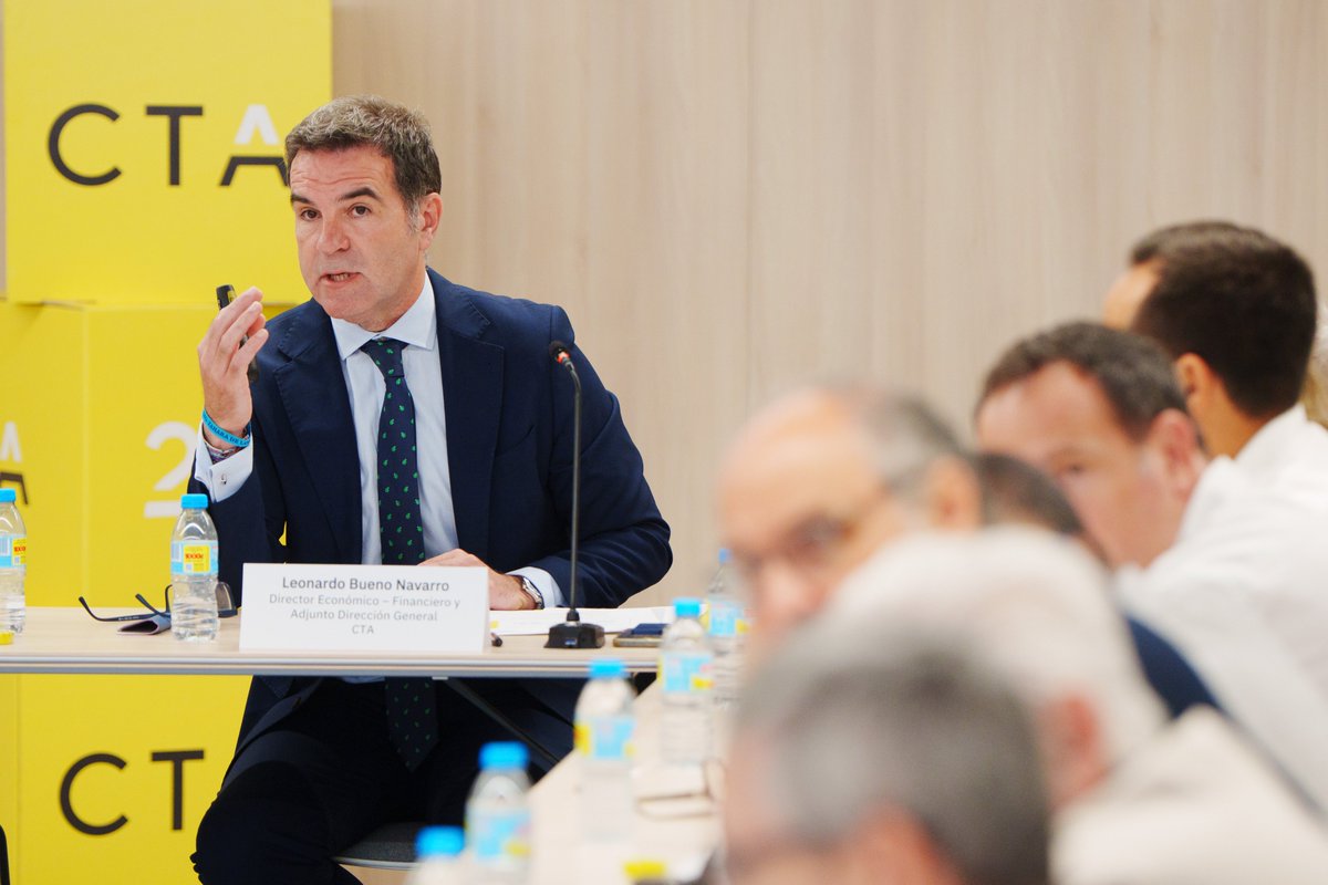 CTAndalucia's tweet photo. 📢 CTA inicia una nueva etapa.
Leonardo Bueno Navarro ha sido nombrado director general CTA y liderará el desarrollo del Plan Estratégico 2026-2029, centrado en innovación, crecimiento e internacionalización.
#CTA #Innovación #Liderazgo https://t.co/Strbr69J3o