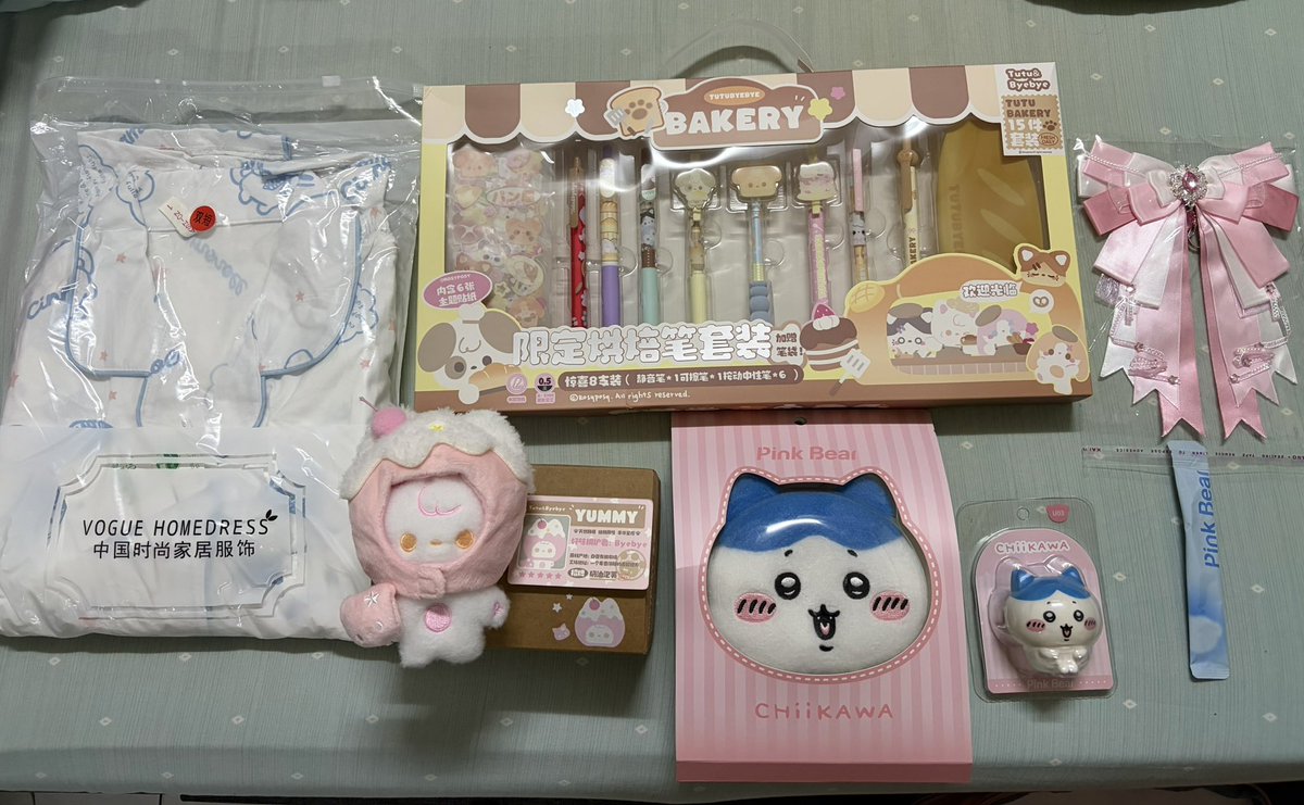 AshikoRIKI's tweet photo. I almosttt forgot abt my pinduoduo haul that arrived last month. First time ordering frm pdd and tbh, i'll stick to taobao unless there's rare stuff tht cant be shipped. This took almost 2 months 🫠 Lucky all the stuff came in 1 piece https://t.co/bswYihmJAq
