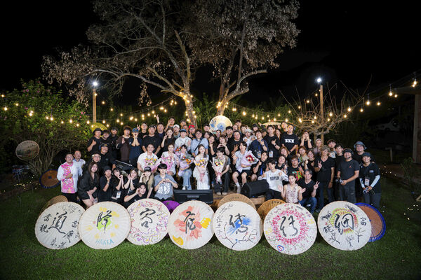 inewerdie's tweet photo. ชเวริบอู ซึ่งเดินทางมาถ่ายทำรายการวาไรตี้ที่ไต้หวันเป็นครั้งแรก เผยความรู้สึกว่า "การได้ร่วมเดินทางจนเสร็จสมบูรณ์กับทีมงานทุกคน ถือเป็นประสบการณ์ที่ล้ำค่ามากๆสำหรับผมเลยครับ" 🥹

(คนไหนในรูปคือลูกชั้นน่ะ) วันปิดกล้องมีเซอไพรส์วันเกิดพี่ฮาจีวอนด้วย อยากดูแล้วอ่า แต่รายการฉายปีหน้า https://t.co/qYZSj4mRVh