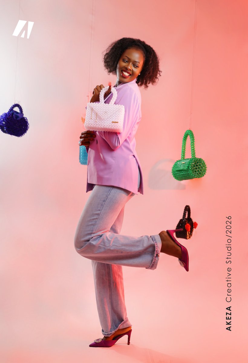 akezanet's tweet photo. 🔴« Mes créations offrent une alternative aux sacs habituellement qui abondent sur le marché. Elles permettent aux femmes et jeunes filles de se procurer des articles hors du commun et contribuent à l’extension des opportunités pour d’autres acteurs dans le secteur de l’artisanat », souligne @k_irikigongwe, la fondatrice de Royalty Brand.

Actuellement, le premier stade est presque traversé. Aujourd’hui, les choses semblent lentement évoluées. Les clients viennent👇:

https://t.co/454qhIBsoQ
#lesbeautesdecheznous #akezanet #entrepreneuriat #RoyaltyBrand #Burundi