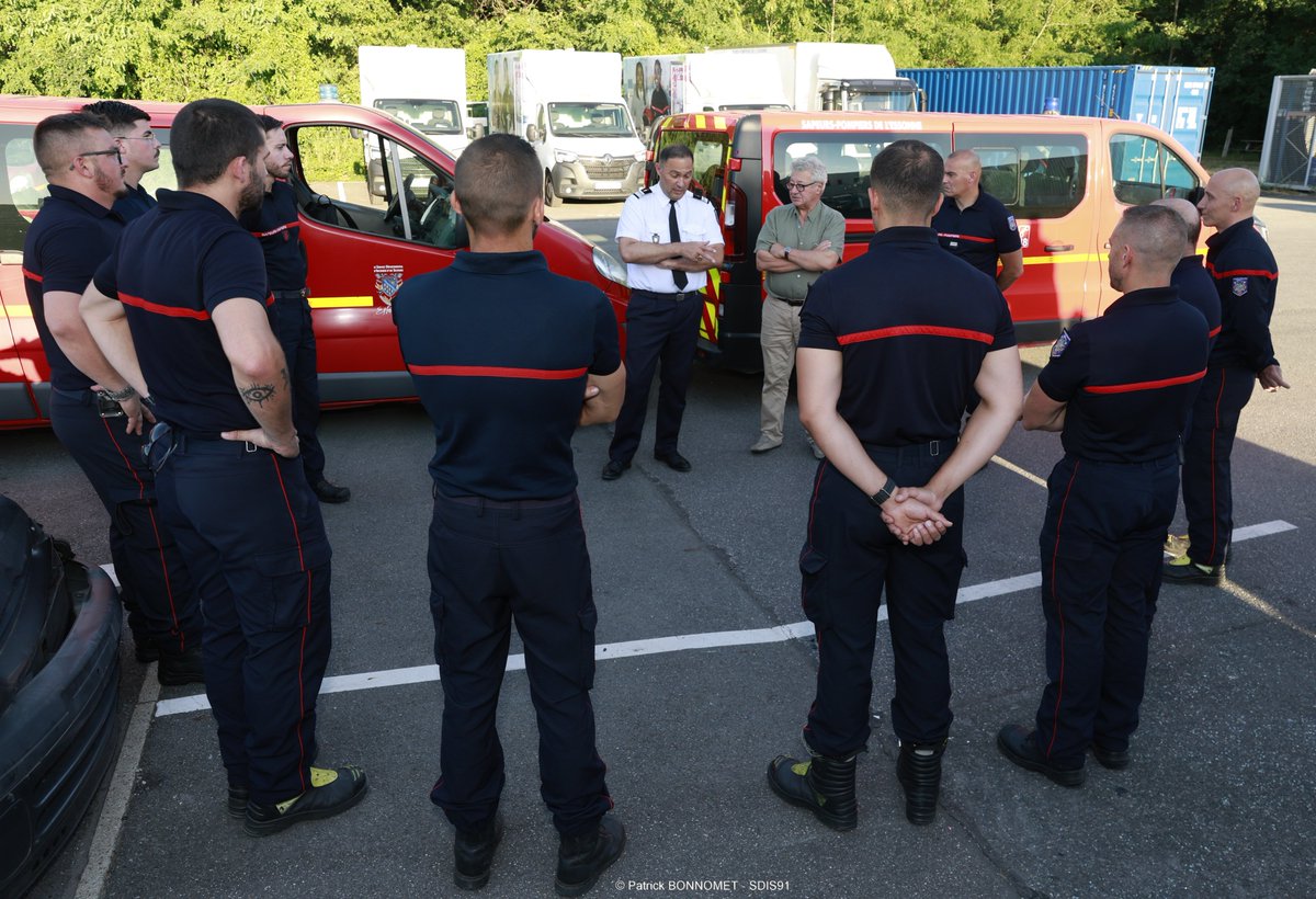 sdis91's tweet photo. #FeudeForêt | L'Essonne en renfort

Les risques d’incendies de forêt dans la zone Sud ont nécessité un renforcement des moyens. 
Hier, ce sont 10 sapeurs-pompiers de l’Essonne qui ont pris la route pour renforcer les centres d’incendie et de secours de la zone Sud. https://t.co/GCdWf63VBu