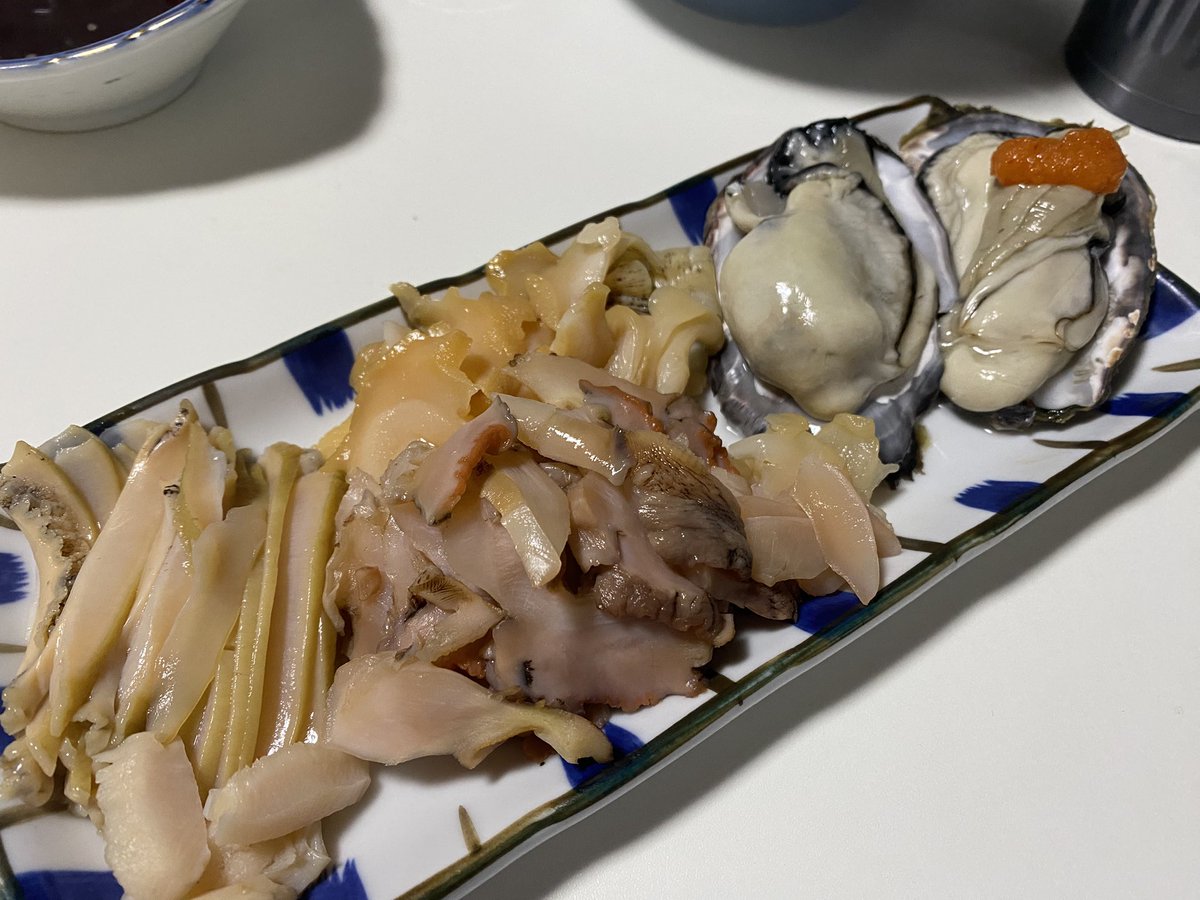 siro_setoraV2's tweet photo. 初めて貝を叩いたり剥いたりセコセコ頑張りました。。
正直魚の方が楽だ🤣🤣
ちなみに酒が欲しい所ですが自分はお米とお味噌汁です。

#今日のしろ飯 
#おうちごはん https://t.co/bCf78AQmFO